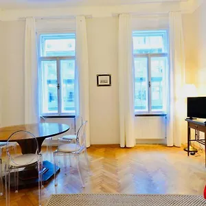 Beautiful Viennese Flat In The Centre Appartement