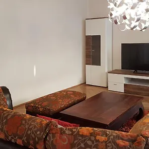 #8 Mit Terrasse In Nähe Einer Einkaufsstraße Apartment