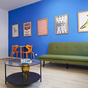 Vibrant Design - Full Kitchen - Wi-fi - 18 Mins To Centre Apartment